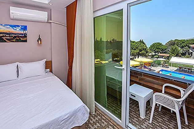 Deluxe Room, Havuz Manzaralı, Balkonlu