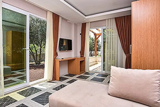 Family Oda - Balkonlu, Havuz Manzaralı, Balkonlu