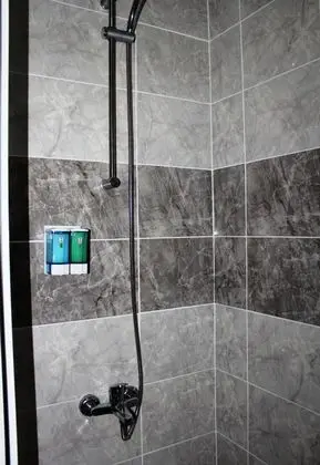 Triple, Havuz Manzaralı