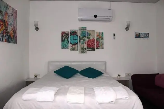 Triple, Havuz Manzaralı