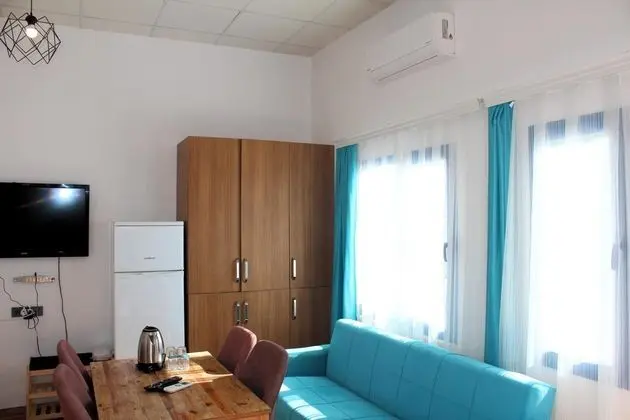 Triple, Havuz Manzaralı