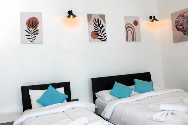 Triple, Havuz Manzaralı