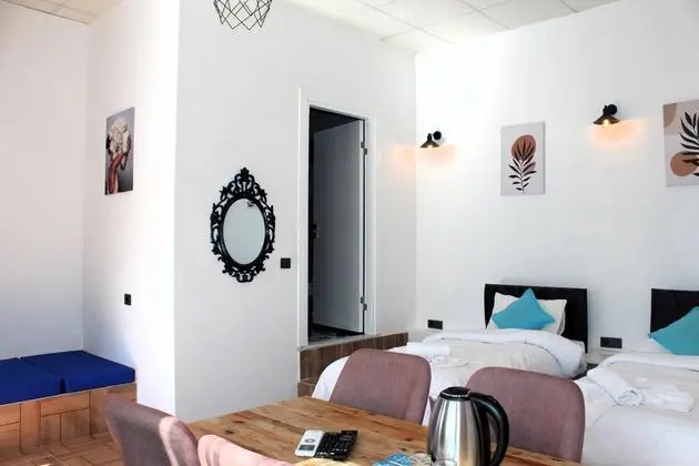 Triple, Havuz Manzaralı