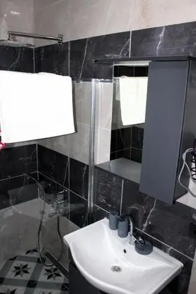 Triple, Havuz Manzaralı