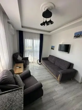 1+1 Daire, Deniz Manzaralı, Giriş Katı