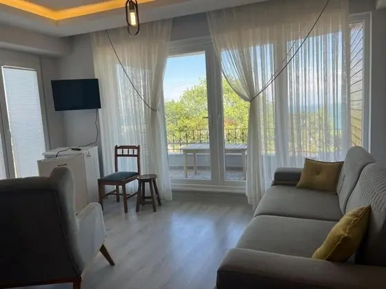 1+0 Daire, Deniz Manzaralı, Balkonlu