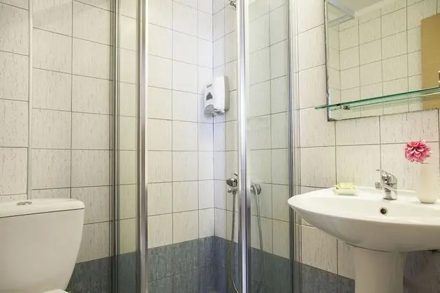 Üç Kişilik Oda