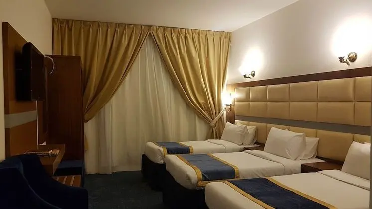 Üç Kişilik Oda