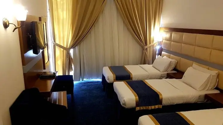 Üç Kişilik Oda