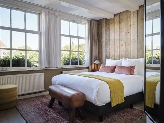 Small room with Canal View