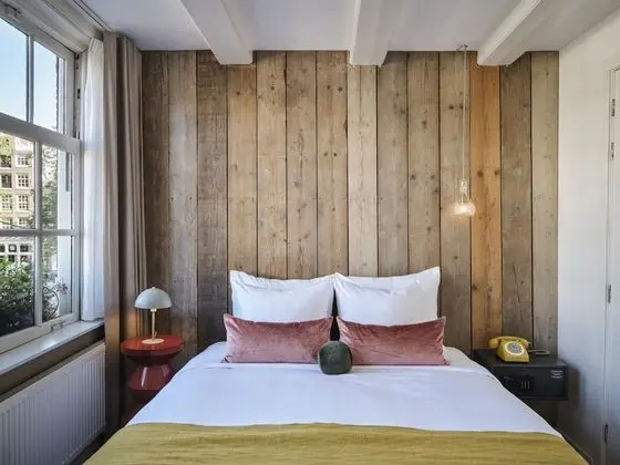 Small room with Canal View