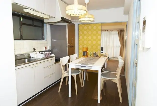 Apart Daire, Sigara İçilmez (Apartment Room 201)