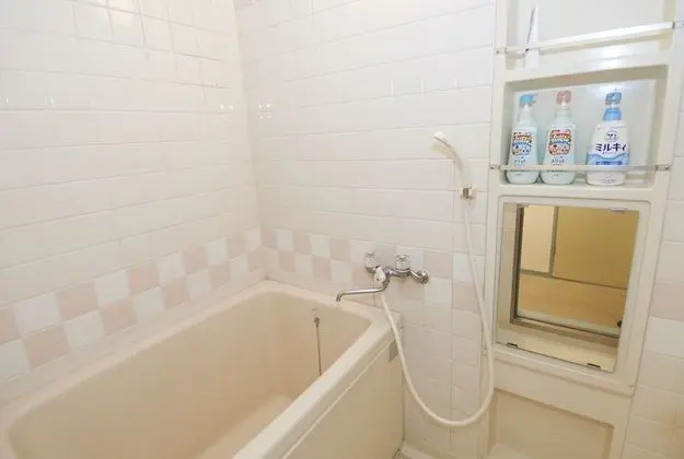 Apart Daire, Sigara İçilmez (Apartment Room 201)