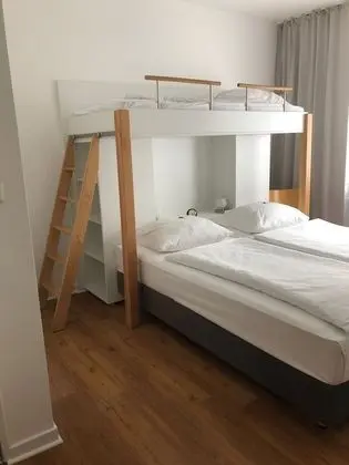 Üç Kişilik Oda