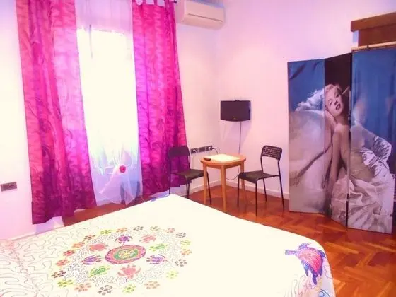 Tek Büyük Yataklı Oda, Ortak Banyo