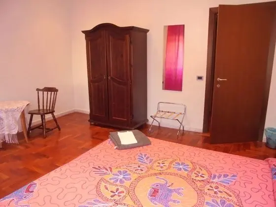 Tek Büyük Yataklı Oda, Ortak Banyo