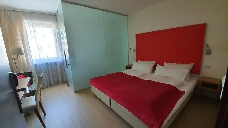 Business Tek Büyük Yataklı Oda