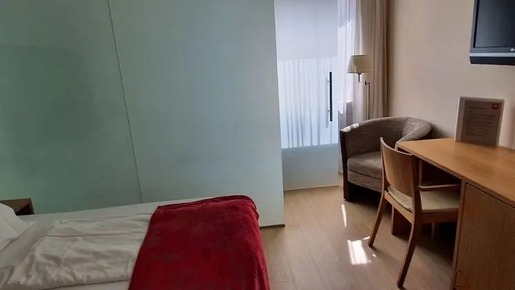 Business Tek Büyük Yataklı Oda