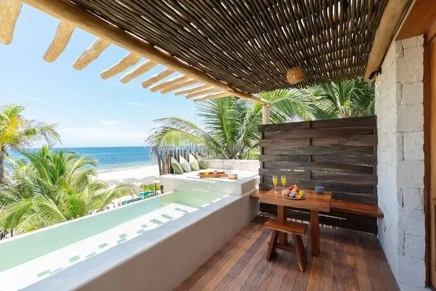 Suite First Floor Ocean Front