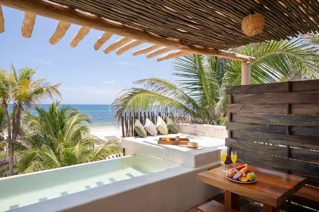 Suite First Floor Ocean Front