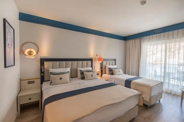 https://images.etstur.com/files/images/hotelImages/TR/212644/l/Maxeria-Blue-Didyma-Oda-301368.jpg
