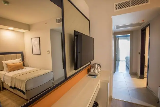 https://images.etstur.com/files/images/hotelImages/TR/212644/l/Maxeria-Blue-Didyma-Oda-305749.jpg