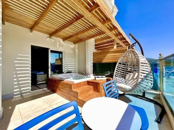 https://images.etstur.com/files/images/hotelImages/TR/212644/l/Maxeria-Blue-Didyma-Oda-374374.jpg