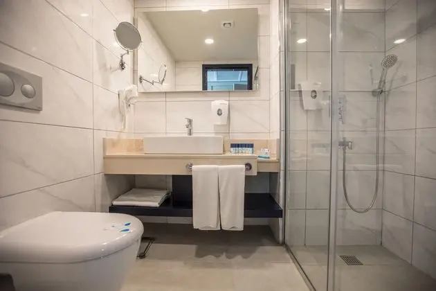 https://images.etstur.com/files/images/hotelImages/TR/212644/l/Maxeria-Blue-Didyma-Oda-374375.jpg