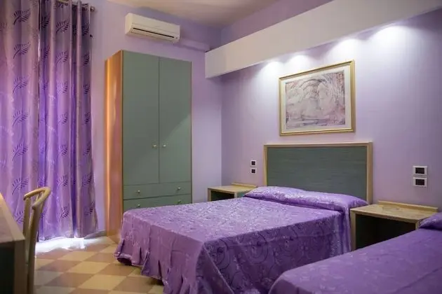 Üç Kişilik Oda