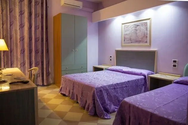 Üç Kişilik Oda