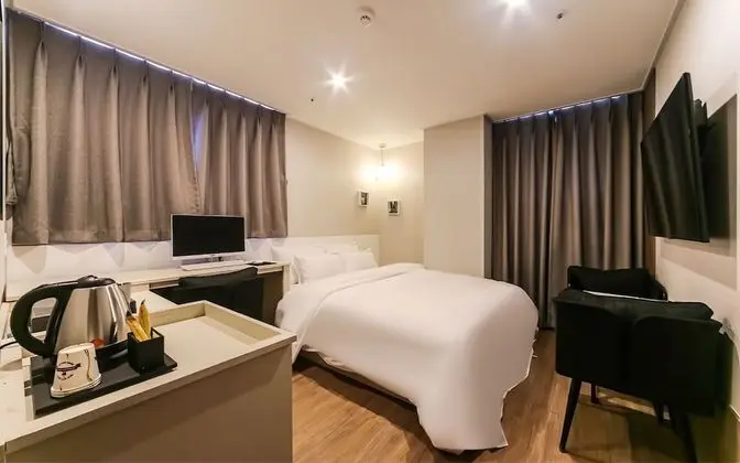 Deluxe Tek Büyük Yataklı Oda