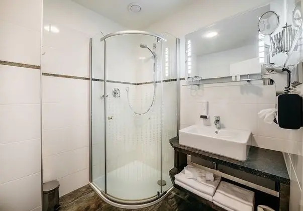 Deluxe Tek Büyük Yataklı Oda (PLUS)
