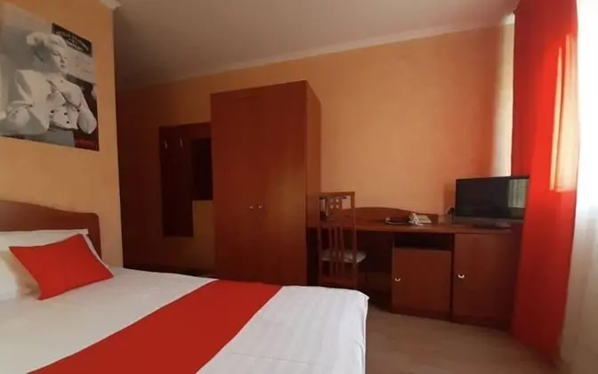 Comfort Tek Büyük Yataklı Oda