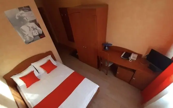 Comfort Tek Büyük Yataklı Oda