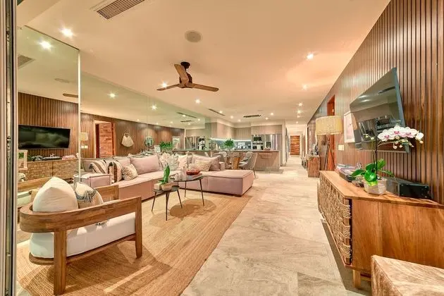 Casa Noche