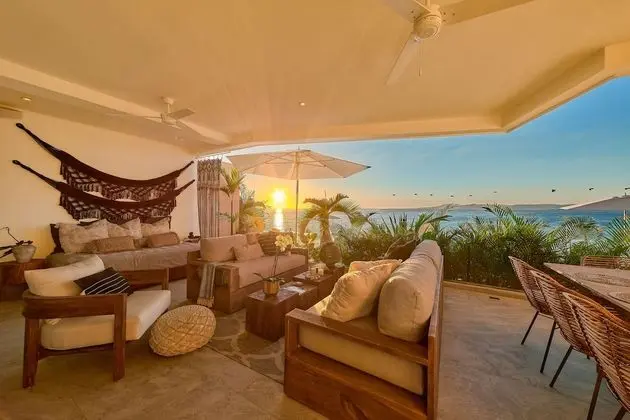 Casa Noche