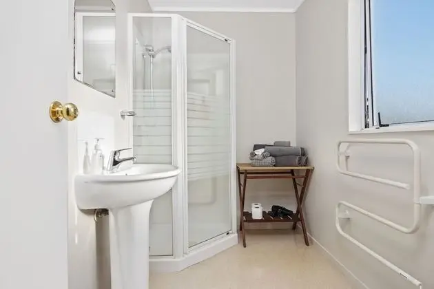 Tek Büyük Yataklı Oda, Ortak Banyo (Room 5)