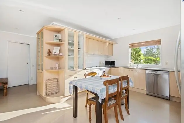 Üç Kişilik Oda, Ortak Banyo (Room 3)