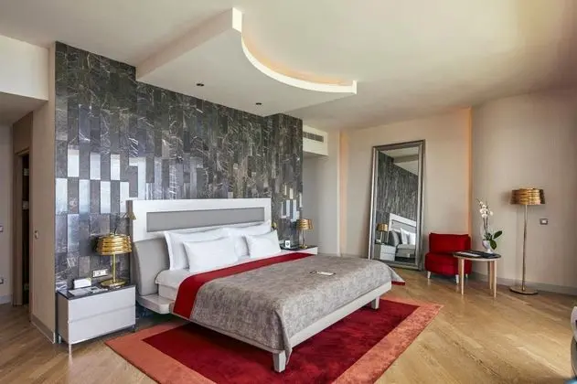Suite, Kara Manzaralı, Balkonlu
