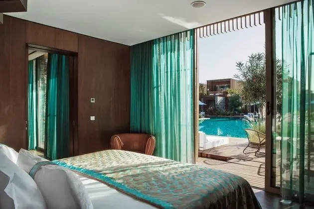 https://images.etstur.com/files/images/hotelImages/TR/51539/l/Maxx-Royal-Kemer-Resort-Oda-322561.jpg