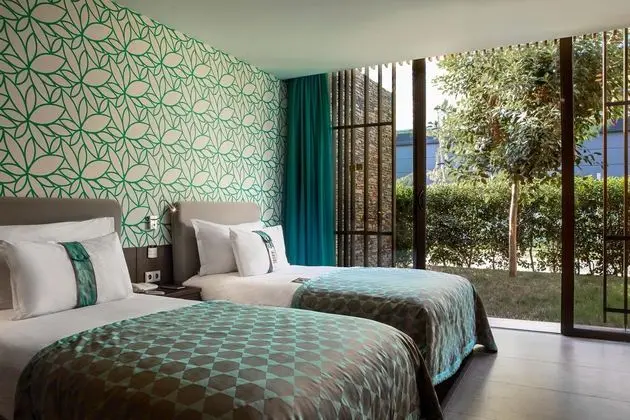https://images.etstur.com/files/images/hotelImages/TR/51539/l/Maxx-Royal-Kemer-Resort-Oda-370280.jpg