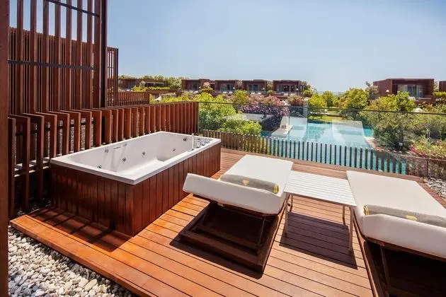 https://images.etstur.com/files/images/hotelImages/TR/51539/l/Maxx-Royal-Kemer-Resort-Oda-370282.jpg