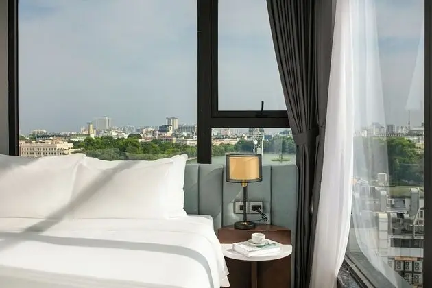 Deluxe Tek Büyük Yataklı Oda, Göl Manzaralı