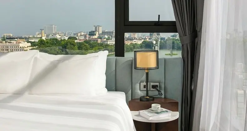 Deluxe Tek Büyük Yataklı Oda, Göl Manzaralı
