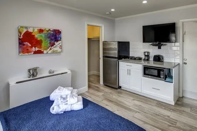 Efficiency Queen Suite