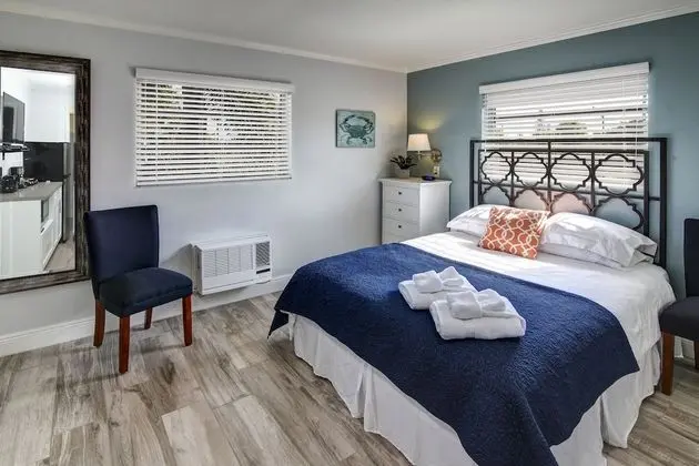 Efficiency Queen Suite