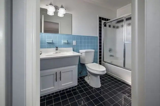 Efficiency Queen Suite