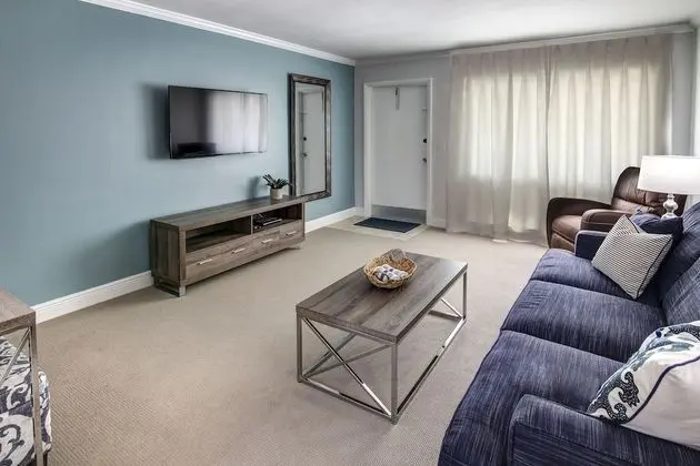 One Bedroom King Suite