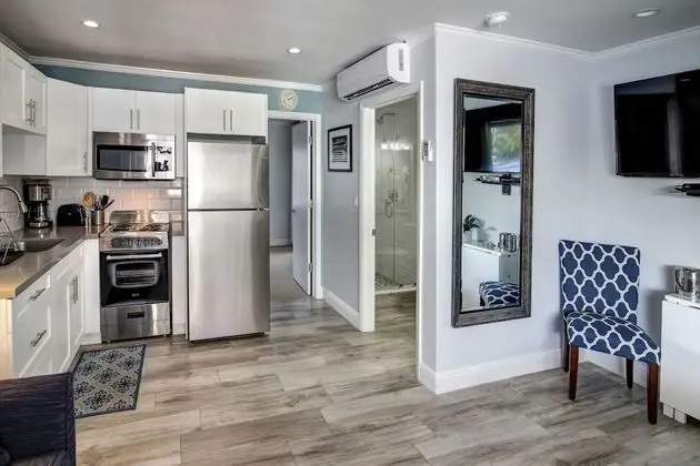 One Bedroom Studio, Queen Suite