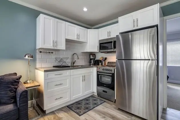 One Bedroom Studio, Queen Suite